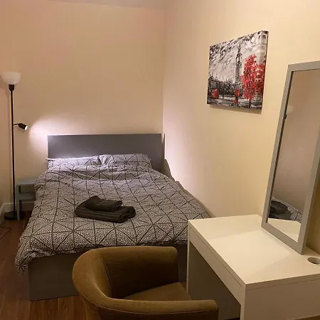 Cosy Ealing Homestay